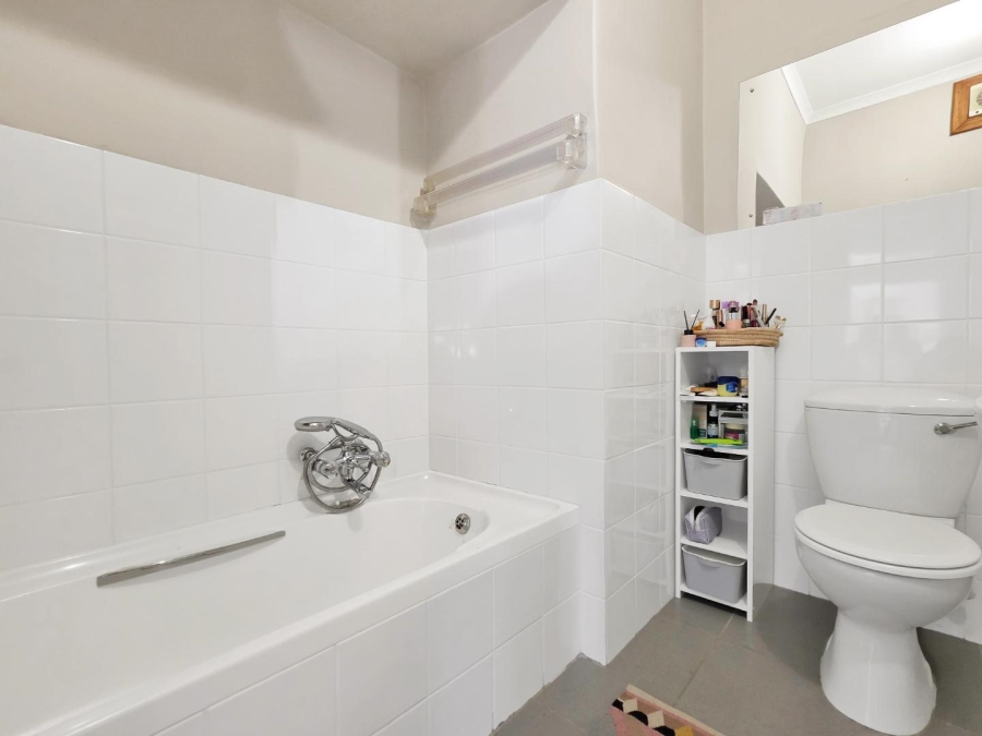 2 Bedroom Property for Sale in Vredehoek Western Cape